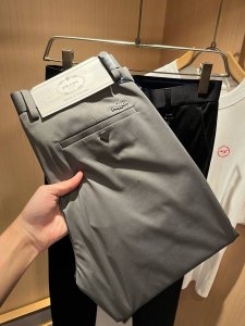 pra*Da 普*达 2025春夏新款弹力棉质混纺氨纶百搭西裤，男士经典商务休闲基础长裤西裤！贸易公司渠道稀出，领先官网发售！设计值与实穿性均在线的一款裤装，兼