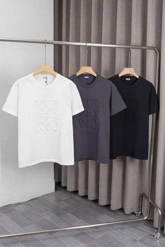x034 罗意威 Loewe 2025春夏季新款T恤，胸前字母大Logo立体浮雕工艺，采用260克双纱面料，时尚百搭 ，男女同款 颜色：黑色，白色,灰色.尺码：