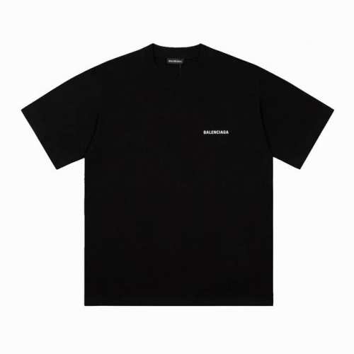 balenciaga 巴黎世家 小标字母情侣短袖T恤 采用260克双砂面料 三针五线做工，领口包包边条 今年火爆的品牌 看到了就忍不住要自留一件 正确纹路立体印