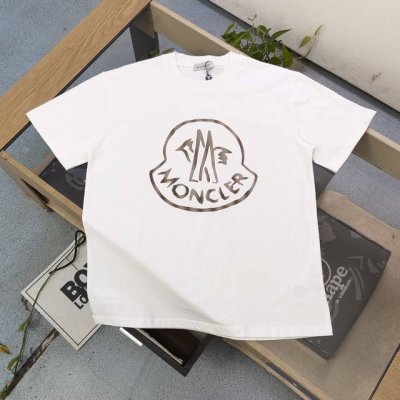 高版本 2025新款Moncler蒙口波浪公鸡铃铛图案Logo字母印花休闲情侣宽松短袖T恤，独一无二的活性环保面料染色，32支双纱精梳纯棉爽滑手感，纯棉不起球不