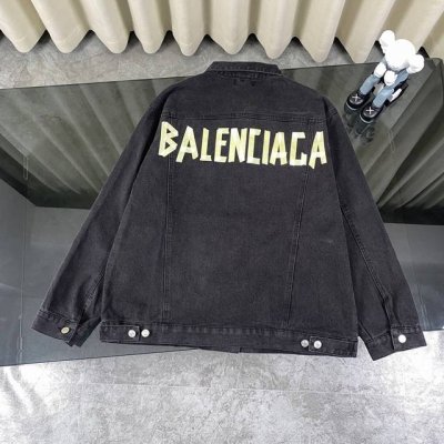 balenciaga巴家 24Ss 后背涂鸦黄色胶带情侣款高品质牛仔外套夹克 牛仔界的顶级天花板！采用重工水洗牛仔面料舒适透气，经过多重工艺打造，整体颜色不是纯