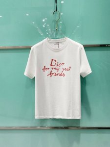 迪奥家 2025Ss新款首发专柜最新款短袖圆领T恤 高端订制 设计前卫时尚 品牌Logo重工艺设计 高端定制250克面料.手感柔软.穿着舒适.专柜级别精致车线.
