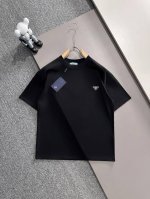 prada* 2025春夏款上新 原高版本 普拉达 面料采用270克高密度纯棉 不变形 不缩水 工艺介绍：双线走位 胸口正中采用prada高档皮表五金后幅采用进