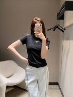 prad* 25Ss春夏新款 Logo印花圆领短袖T恤丨独家高版出品！面料肌理细腻 贴肤柔软 精致裁剪 个性时髦 彰显纯欲调性 重工手工制作 时髦洋气 单穿内搭