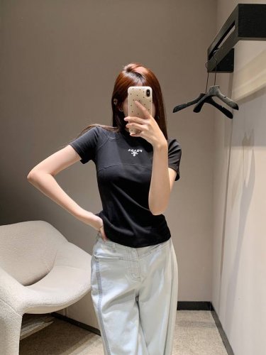 prad* 25Ss春夏新款 Logo印花圆领短袖T恤丨独家高版出品！面料肌理细腻 贴肤柔软 精致裁剪 个性时髦 彰显纯欲调性 重工手工制作 时髦洋气 单穿内搭