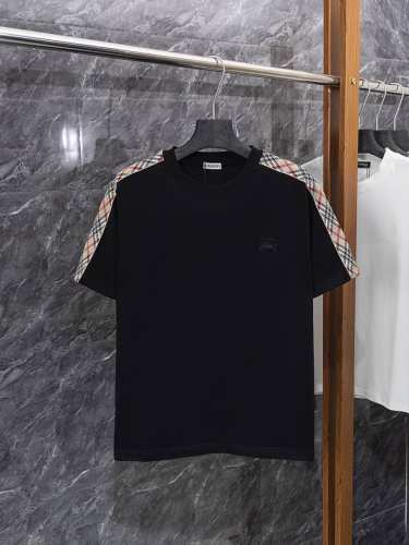 款号J26 burberry Bbr 巴宝莉 微宽版型 新款独家限定 25年最新最顶级 格纹拼接刺绣字母Logo 双肩格纹织带 精美重工艺 2 克洗水面料T恤作