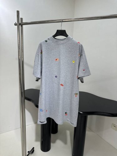 25早春新品Fruity中号版型T恤 褪色做旧灰色复古平纹针织面料 满饰Fruity艺术作品 烫画 工艺 水洗褪色效果 整件磨破做旧 宽松版型 男女同款 粉色
