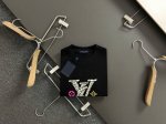 L牌*合身版型S-Xxl 25早春最新立体印花重磅短袖，高端品质专柜原单圆领短袖，顶级制作工艺进口面料，专柜款独特设计，采用进口高端订制进口丝线手感一流！官网在
