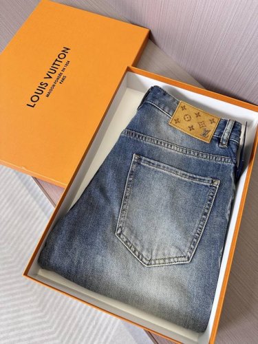 Lv驴家25Ss夏季新款牛仔裤，高端品质，面料超级柔软舒适 小直筒版型，上身修长，万能搭配款 码数：29，30，31，32，33，34，36，38