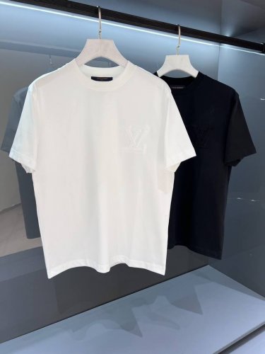新品 2025Ssv登刺绣标识字母圆领Os短袖T恤 以品牌标志性的元素做为设计特色,时尚高雅魅力的单品.成就 最火最潮的Icon... 进口意大利精仿棉面料,手