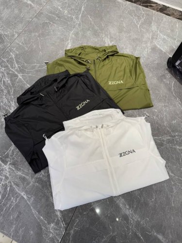 z Zegna 情侣款 25Ss春夏新款四面弹力轻薄连帽防晒衣 贸易公司渠道稀出 同步官网发售 来自男士高端定位品牌 高段位 低调奢华的品味 让人无法拒绝 这款