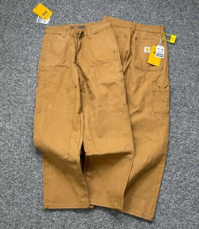 款号：H808 Carhartt Wip｜24Ss 卡哈特 美式复古宽松重磅水洗伐木工装牛仔裤 整体剪裁采用了立体结构剪裁 拼接工装视觉效果极佳，工装设计，简约