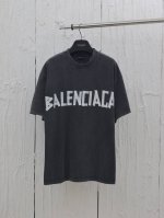 Balenciaga* 巴黎25Ss新款胶带做旧短袖T恤 采用21支双纱面料，原版定染定织洗水黑，成衣洗水为280克。螺纹搭配1*1十字螺纹，设计高领小口原版1