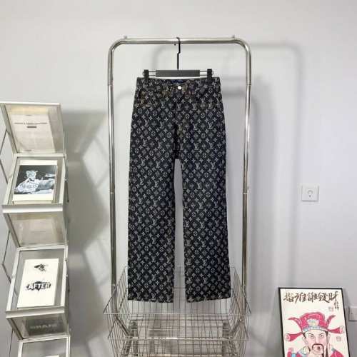 供 对位原版 Louis Vuitton 路易威登 联名款满印牛仔裤 高端定制1:1面料，字母立体高度清晰，原版定制里布，小牛皮卡扣，金属独家定珍珠扣，镭射字母