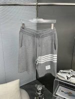 Tb汤姆布朗 2025Ss新款针织短裤 定制面料采用威化布织法 提花针织工艺 版型紧致立体 4杠拼接 定制裤绳五金质感强 顺滑 上身舒适透气 凹凸有型的立体感