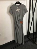 款号20252418 Loew*新款 Logo皮标装饰 皱褶修身显瘦短袖纯棉连衣裙 长裙，灰色，咖色，黑色，Sml， M码；胸围80，袖长15，总长130