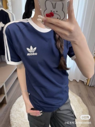 搭配资讯图 25Ss官网新款Jennie同款Adidas韩版三叶草Originals 复古撞色条纹休闲插肩袖合身短袖T 男女同款