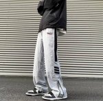 上新 新款2025巴黎世家Balenciaga休闲长裤速干直筒裤 可乐标Logo完美呈现经典 质感特赞 ， 上身舒适有型 超级百搭的一款裤子 喜欢户外旅行 必不