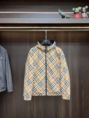 主推 Burberry 2025Ss秋季新款发布巴宝莉轻奢休闲连帽外套，双面穿，时尚潮流休闲夹克，穿上就是舒适自在又显瘦的存在，慵懒而随性，结合干净简单的色系就