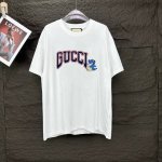 春夏新款Gucci古驰限定款新款图案Logo字母印花休闲情侣宽松短袖T恤，Oversize宽松版型，精梳纯棉爽滑手感，纯棉不起球不起毛，男女同款！ 颜色：黑色