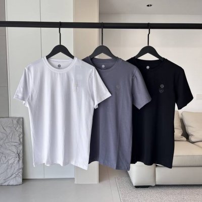 挂拍图 2025Ss Lululemon男士印花运动短袖T恤 挥汗时刻，型格不落幕 厌倦了运动时T恤的黏腻束缚？Lululemon男士运动短袖T恤，为你的运动体