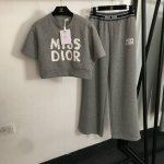 款号20252141 Dio*新款太空棉套装，大Logo印花短袖短款T恤+松紧高腰阔腿长裤，灰色，黑色，Sml， M码；肩宽44，胸围92，袖长19，衣长43；