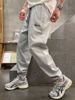 gucci 2025夏季新款铜氨丝莫代尔空气层休闲卫裤，裤身上刺绣标志性品牌标识，客供定制品牌刻印五金配件，彰显品牌格调，100%进口面料精心打造，柔软舒适透气