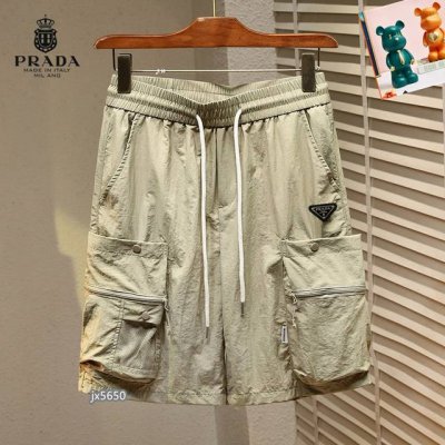 普拉达 高端定制 25Ss春夏新款 男士小直筒原单 休闲短裤 早春新款超柔软，弹力面料，复杂的手工艺叠加，任何一个洗水环节多停留几秒都会变成完全不一样的颜色效果
