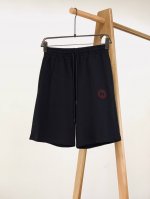 gucci 古驰 2025Ss春夏新品 时尚休闲短裤 简约大气的色调 低调中彰显奢华品味 适配各种风格造型 标志性的刺绣小标精致点缀 无声诉说着品牌深厚底蕴与高