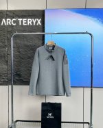 200 Arc'teryx 始祖鸟24 男士户外防风半拉链 轻量保暖半拉链卫衣 中间层 这款抓绒衣具有更加舒适性能。在柔软、透气的基础上，通过方格形中空芯构造，
