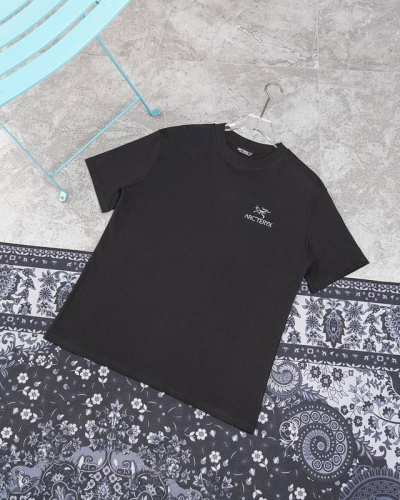 款M318 始祖鸟短袖 始祖鸟Arcteryx 鸟家潮牌夏季新品双面印花圆领短袖T恤，后背彩色鸟印花图案，220G亲肤纯棉，舒适有型，胸前与后背品牌Logo标志