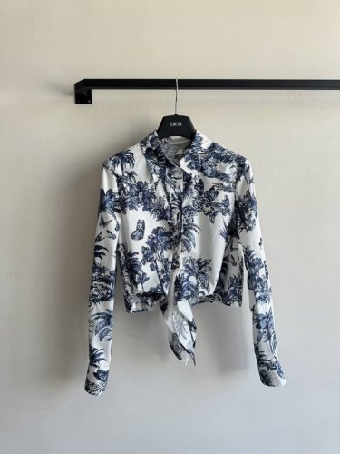 dio*25Ss新款度假风 最新立体印花工艺 水墨画蝴蝶椰子树图案 自带慵懒氛围感 棉材质轻盈舒适纽扣做了Logo下摆绑带设计 更显层次高级 飘逸浪漫气质优雅迷