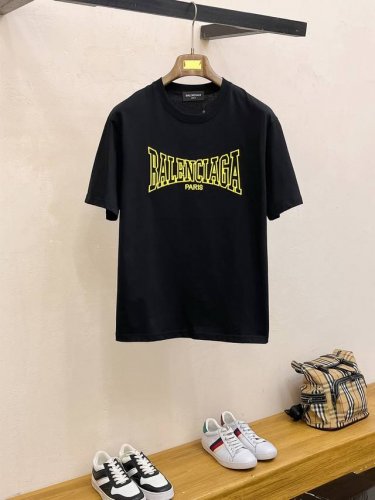 市场有仿版认准工艺和面料 25Ss巴黎家纯棉最新面料 最高版本 胸前后背Bal重工刺绣工艺经典标识图案Logo时尚简约潮流短袖，最顶级的品质专柜原单短袖，顶级制