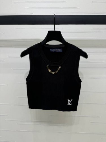 上新原单高端品质Louis Vui*Ton 2025春夏最新系列！链条针织背心！定制丝毛针织材质 舒适有型 柔软弹力 无袖背心剪裁 领口金属链条装饰 点亮整体造