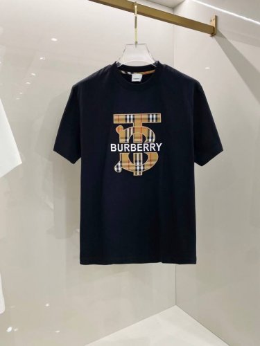 巴宝莉 2025早春新款男女同款短袖T恤，！定制专属纯棉面料，定制原版工艺螺纹，胸前重工字母Logo工艺设计！简约大方，从容百搭，档次极高，完美融入时尚还有风情