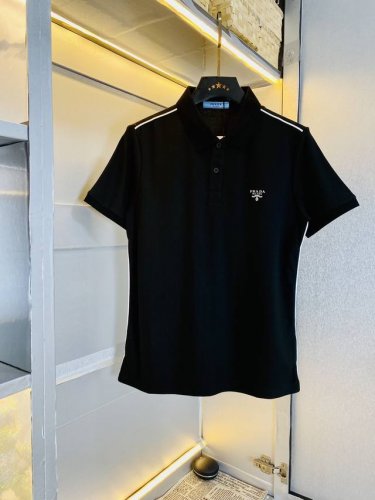 穿200斤普拉达Prada 原单品质 2025最新款衣服 男装翻领短袖 精选专柜订制顶级朱地丝光棉进口面料 所有细节做工完美1比1复刻 还原正品百分百 原版五金