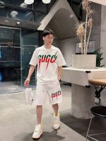 品牌 Gucci古奇 2025圆领短袖短裤套装 纯棉面料上身不会闷热，爽滑舒适的亲肤效果更加透气，面料自带肌理感 经典徽标工艺 独有的角度全新演绎 时尚百搭首选