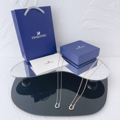 swarovsk 施华洛世奇 U型项链 复刻版 情人节新款，U 型项链，独特的 U 型设计，尽显优雅与时尚，让你成为焦点。灵动的线条，折射出绚丽光芒，让你美丽动