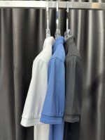 普拉达 Prada 2025Ss蛇年春夏新款Polo领短袖系列。精选优质珠地棉面料，时尚大牌元素Logo设计，上身版型超赞，面料细腻舒适透气，随意搭配都超级好看