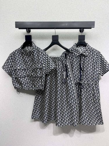 D家经典老花短袖外套 低调又时髦 版型百搭不挑人 都可驾驭 百搭又帅气 高品质 尺码Sml