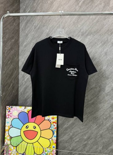 款号 G127 迪奥口袋刺绣背后字母刺绣圆领短袖 dior官网Zp同步新款T恤 面料采用32支双纱280克高克重纯棉面料 同缸定织定染原版同色螺纹 进口机器前后