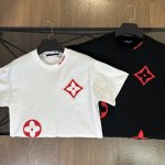 Lv路易威登2025夏季新款破旧刺绣字母品牌Logo短袖T恤 采用立体字母破旧设计刺绣Logo，彰显特色，面料采用32支双纱滑棉，后背采用破旧字母重工刺绣标识，