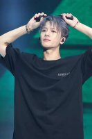 爆款模特图 顶级版本Fear Of God Fog Essentials 3 反光 新款胸前小标反光纯棉男女情侣明星同款短袖 高品面料采用高端双纱爽滑棉 丝滑柔