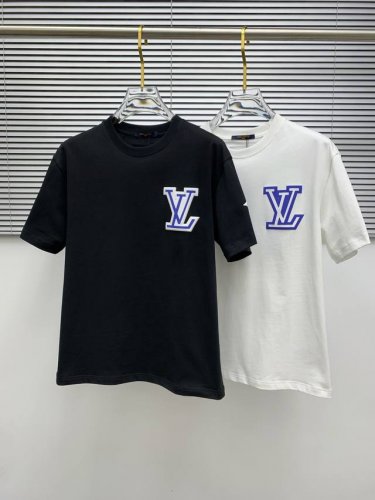 Ss驴家纯棉最新面料 最高版本 胸前手臂Lv植绒经典标识图案Logo时尚简约潮流短袖，最顶级的品质专柜原单短袖，顶级制作工艺进口面料，专柜款独特设计，采用进口高