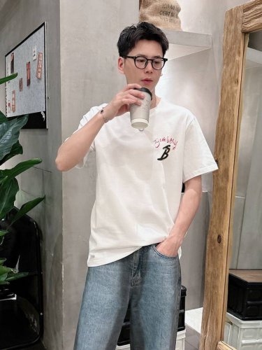 burberry巴宝莉独家专供新款原单男士休闲短袖 高端定制 高版本 时尚百搭爆款进口面料 手感超柔软细腻 穿着亲肤舒适 高端精品 代工厂P精细做工 上身非常赞