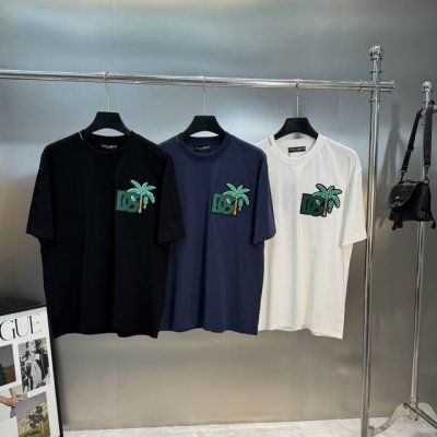 D&G杜嘉班纳25S新款圆领T恤.男女同款.可搭配套装！夏季品牌Dg椰树风绣花.清爽自然.选用精心细致的做工， G甄选100%纯棉质感.棉质饱满富有弹性.秉持着