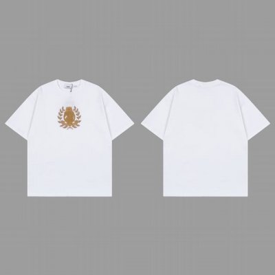 burberry 巴宝莉 金叶徽标圆领短袖T恤，面料采用纯棉精梳棉面料，采用进口绣花机器特殊金线绣花 上身效果宽松休闲，百搭款，三标齐全 ，男女同款 尺码: X