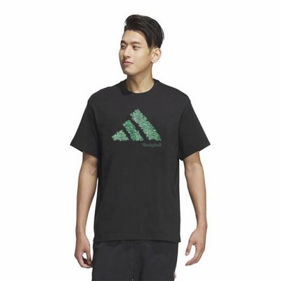 新款上新 阿迪达斯Adidas24Ss印花短袖！ 采用220克高端纯棉面料，上身版型好，吸汗透气， 采用进口机器大Logo，百洗不裂！ 做工精致，细节无可挑剔！
