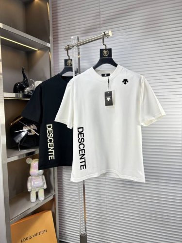 desc*迪桑特 Ss25早春新款短袖T恤，高版本 冰潮棉系列越洗越柔软 官W1-1克重260 顶级图案Logo，帅气时尚，简约百搭款。不仅挺括，保持潮流的廓形