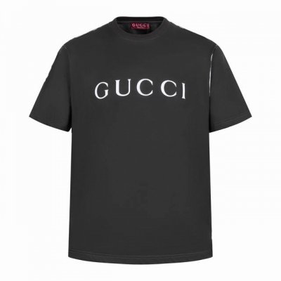 独家供应 guc 白边喷色印花短袖 红色 面料采用24S特种纺织185G紧密棉 罗纹采用32S双纱1*1拉架340G罗纹 多款新季针织单品持续匠心演绎品牌元素